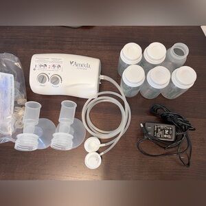 Ameda Finesse Breast Pump Set with bottle and flanges